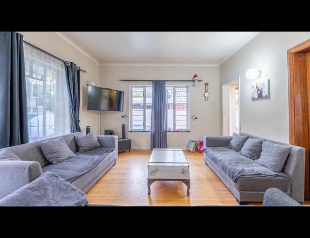 4 BEDROOM HOUSE FOR SALE IN BOSTON